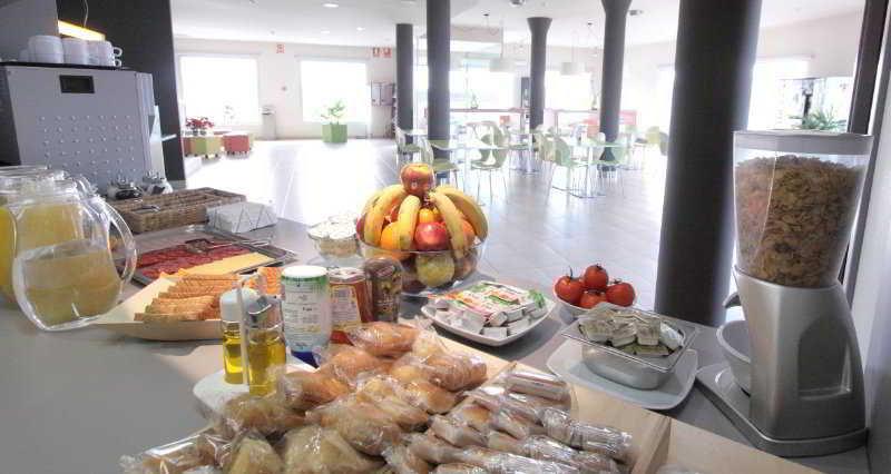 B&B Hotel Figueres Figueres  Restaurant foto